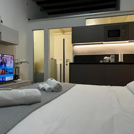 Regina In Corso Lodi - Sky Tv, Wifi E Breakfast Box Μιλάνο